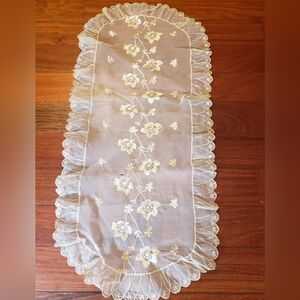 Vintage Floral Scalloped Embroidered Table Runner Dresser Scarf Ivory